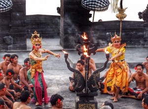 kecak sunset uluwatu temple