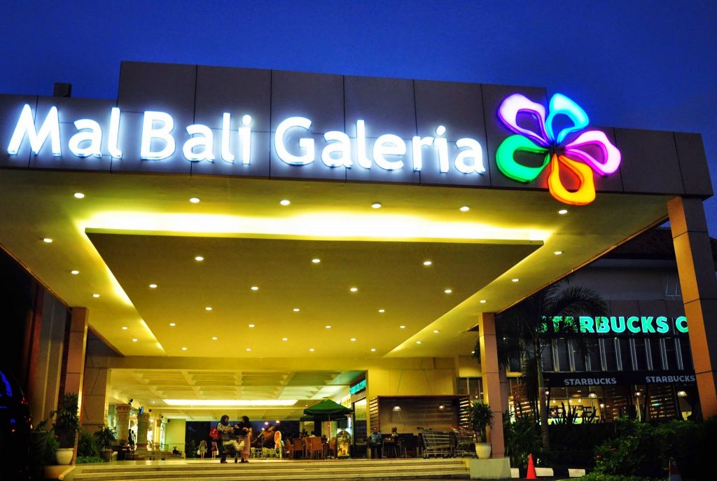 christmas holiday in bali mall shops
